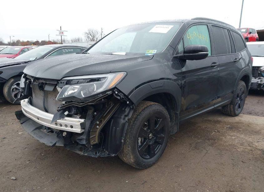 Photo 2 of 2022 Honda Pilot AWD TRAILSPORT (VIN 5FNYF6H83NB095158)