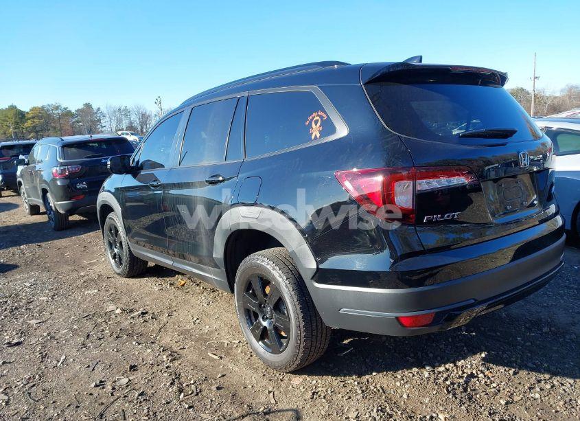 Photo 3 of 2022 Honda Pilot AWD TRAILSPORT (VIN 5FNYF6H86NB079584)