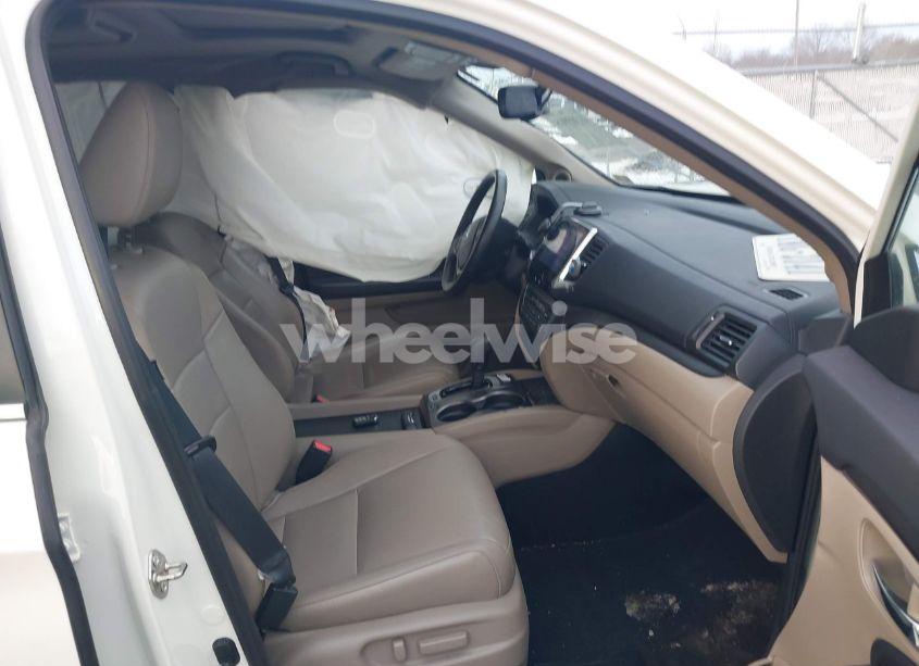 Photo 5 of 2016 Honda Pilot EX-L (VIN 5FNYF6H88GB072560)