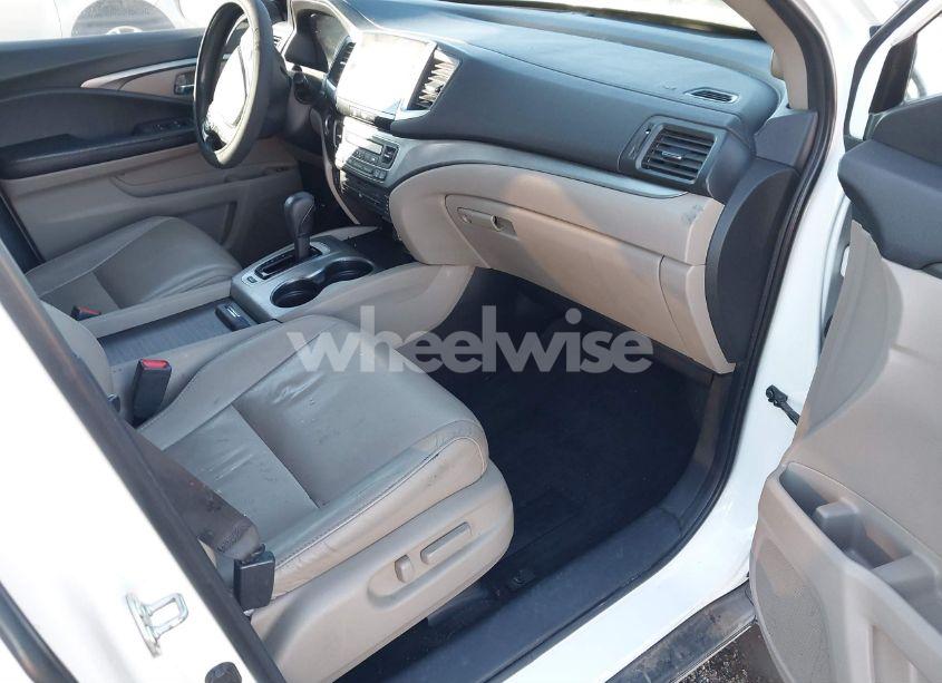 Photo 5 of 2016 Honda Pilot EX-L (VIN 5FNYF6H89GB097662)