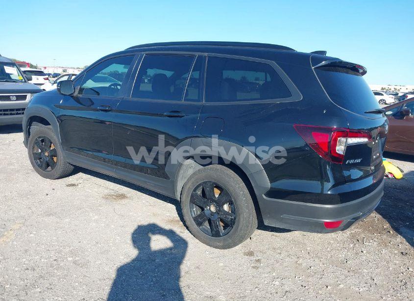 Photo 3 of 2022 Honda Pilot AWD TRAILSPORT (VIN 5FNYF6H8XNB085730)