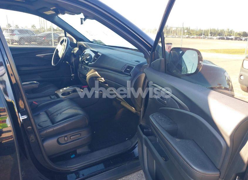 Photo 5 of 2022 Honda Pilot AWD TRAILSPORT (VIN 5FNYF6H8XNB085730)