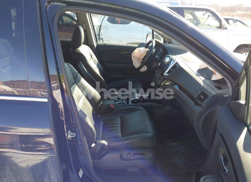 Photo 5 of 2016 Honda Pilot (VIN 5FNYF6H90GB018789)