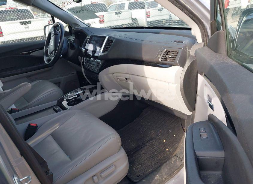 Photo 5 of 2016 Honda Pilot TOURING (VIN 5FNYF6H90GB024902)