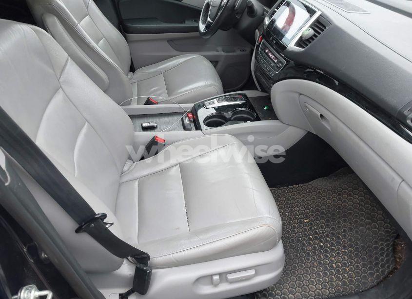 Photo 5 of 2016 Honda Pilot TOURING (VIN 5FNYF6H90GB033664)