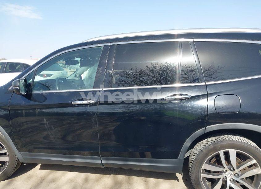 Photo 14 of 2016 Honda Pilot TOURING (VIN 5FNYF6H90GB107620)