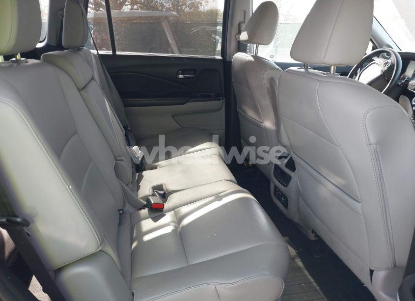 Photo 8 of 2016 Honda Pilot TOURING (VIN 5FNYF6H90GB107620)