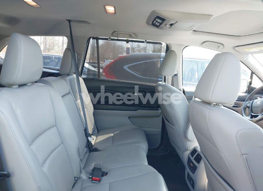 Photo 8 of 2017 Honda Pilot TOURING (VIN 5FNYF6H90HB001895)