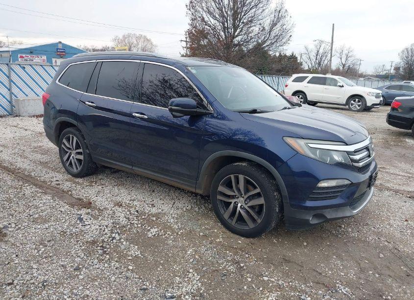 2017 Honda Pilot TOURING (VIN 5FNYF6H90HB015571) main photo