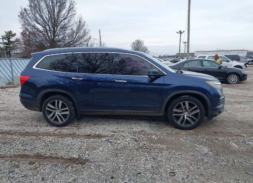 Photo 13 of 2017 Honda Pilot TOURING (VIN 5FNYF6H90HB015571)