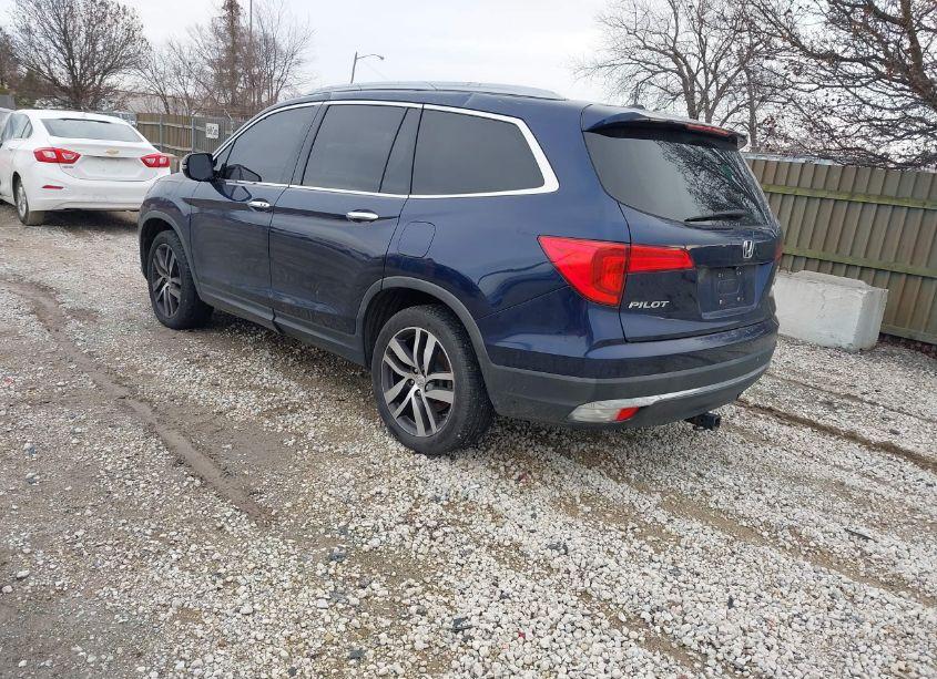 Photo 3 of 2017 Honda Pilot TOURING (VIN 5FNYF6H90HB015571)