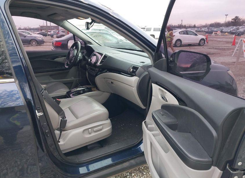 Photo 5 of 2017 Honda Pilot TOURING (VIN 5FNYF6H90HB015571)