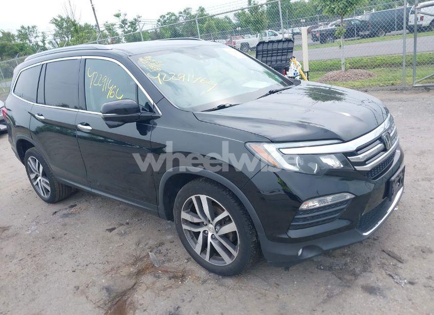 2017 Honda Pilot TOURING (VIN 5FNYF6H90HB052474) main photo