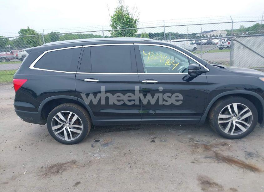 Photo 13 of 2017 Honda Pilot TOURING (VIN 5FNYF6H90HB052474)