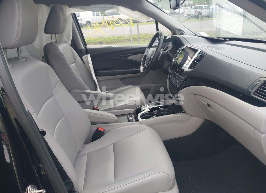 Photo 5 of 2017 Honda Pilot TOURING (VIN 5FNYF6H90HB052474)