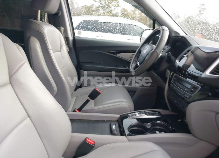 Photo 5 of 2017 Honda Pilot TOURING (VIN 5FNYF6H90HB100202)