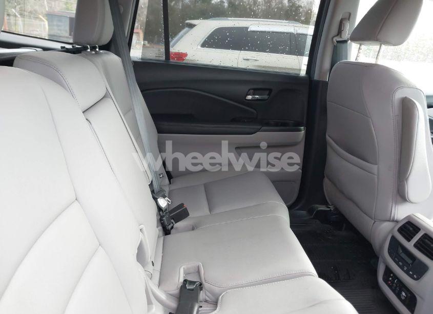 Photo 8 of 2017 Honda Pilot TOURING (VIN 5FNYF6H90HB100202)