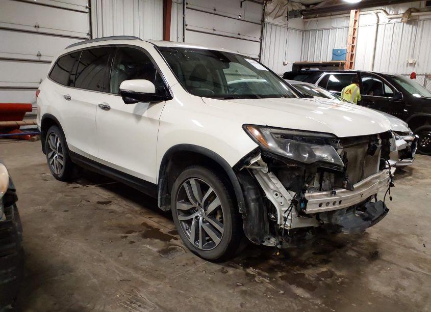 2018 Honda Pilot TOURING (VIN 5FNYF6H90JB011509) main photo