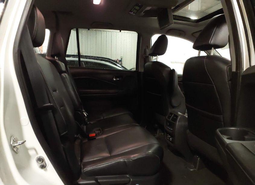 Photo 8 of 2018 Honda Pilot TOURING (VIN 5FNYF6H90JB011509)