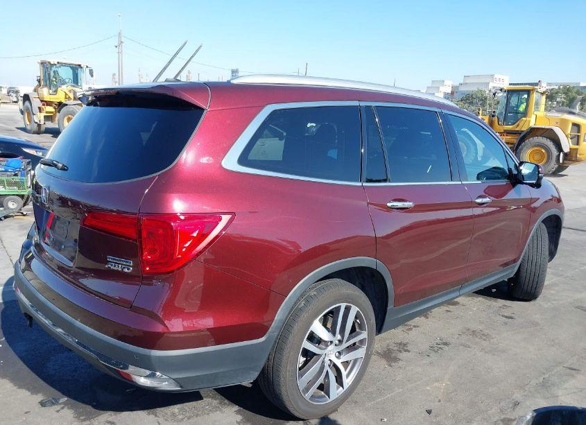 Photo 4 of 2018 Honda Pilot TOURING (VIN 5FNYF6H90JB052674)