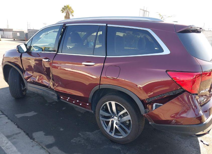 Photo 6 of 2018 Honda Pilot TOURING (VIN 5FNYF6H90JB052674)
