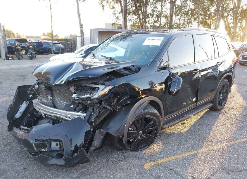 Photo 2 of 2019 Honda Pilot TOURING (VIN 5FNYF6H90KB044253)