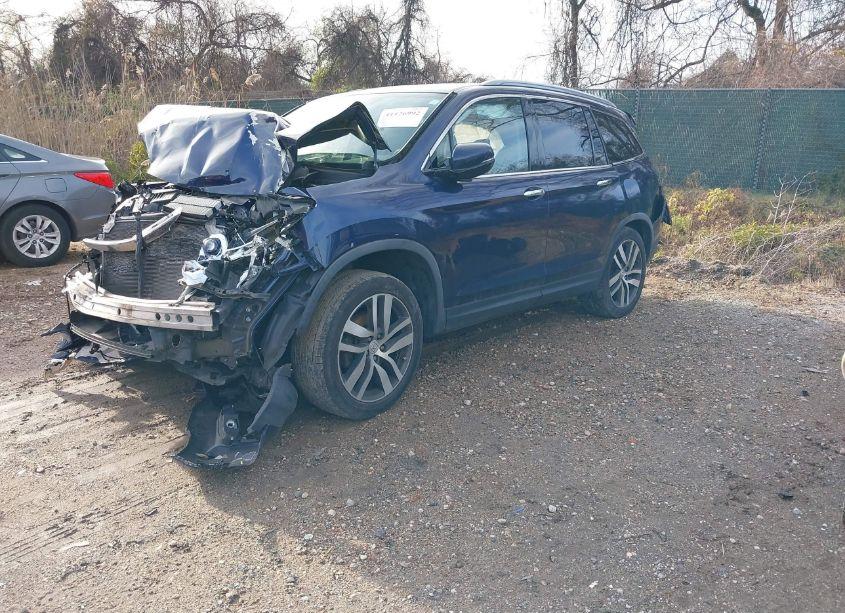 Photo 2 of 2017 Honda Pilot TOURING (VIN 5FNYF6H91HB005115)