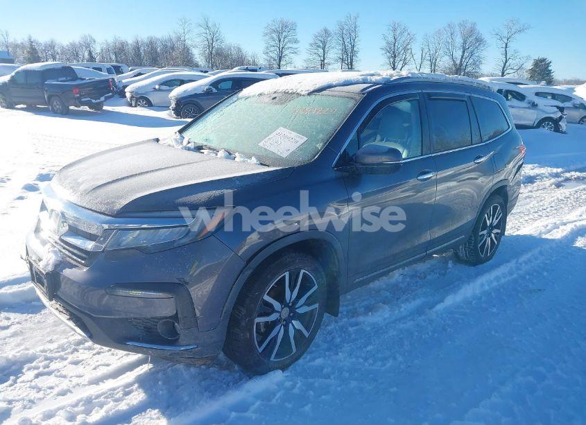 Photo 2 of 2019 Honda Pilot TOURING (VIN 5FNYF6H91KB094224)