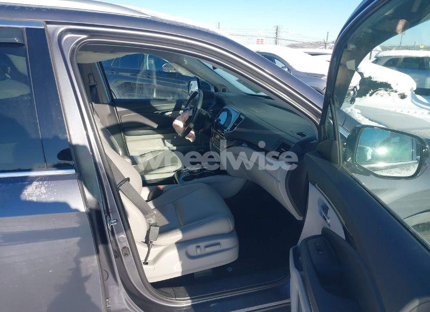 Photo 5 of 2019 Honda Pilot TOURING (VIN 5FNYF6H91KB094224)