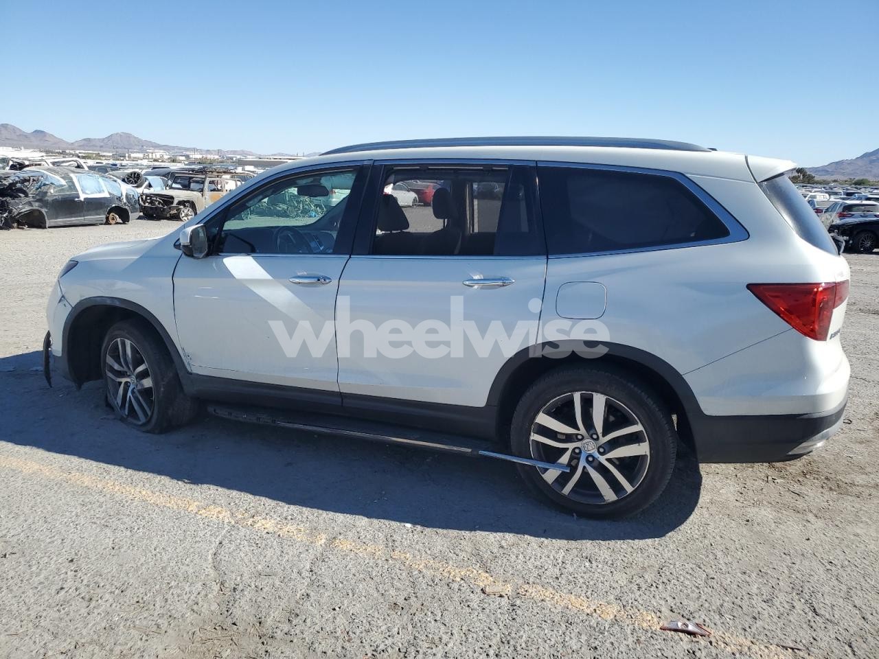 Photo 2 of 2016 HONDA PILOT TOURING (VIN 5FNYF6H92GB093462)