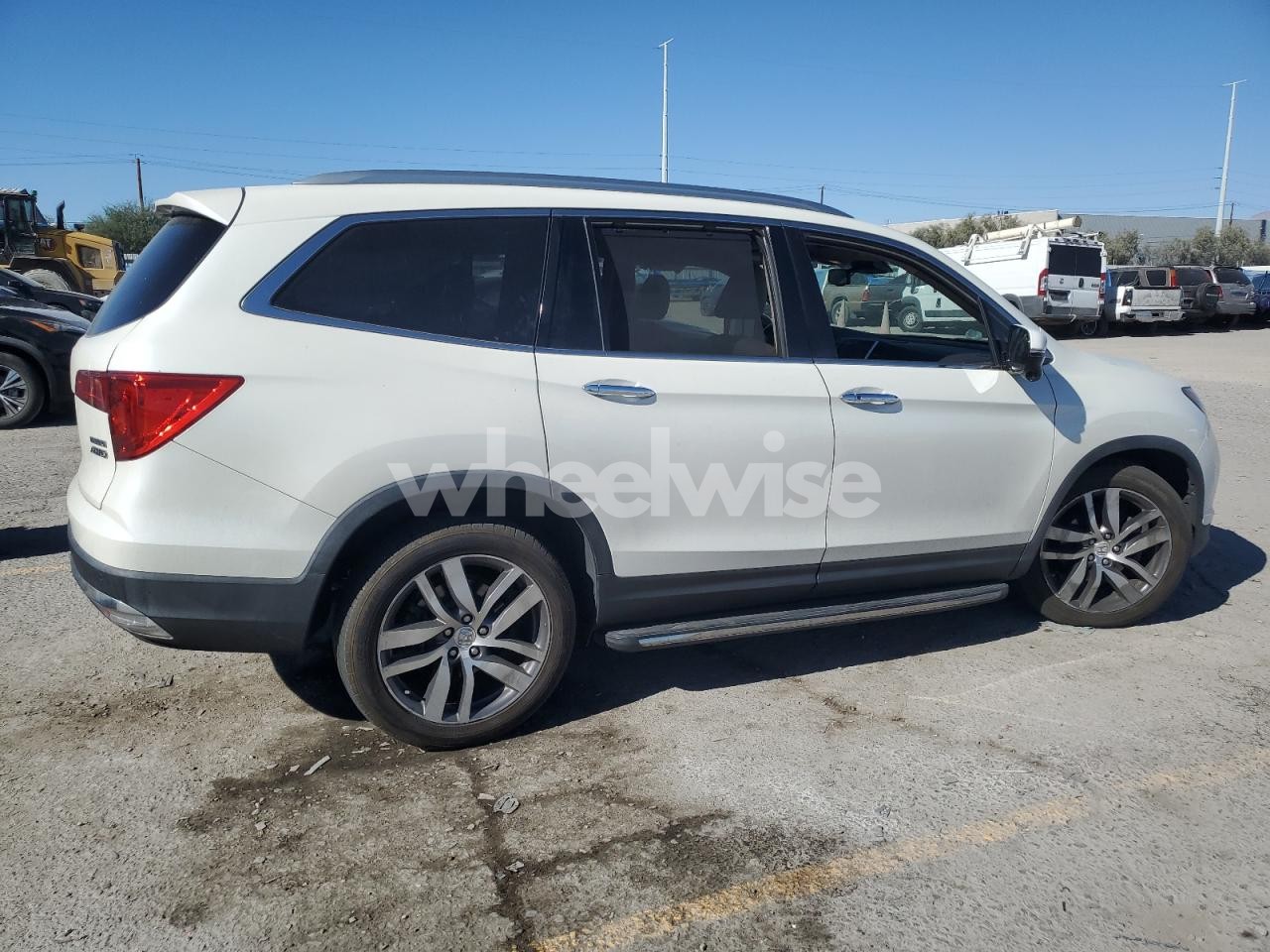 Photo 3 of 2016 HONDA PILOT TOURING (VIN 5FNYF6H92GB093462)