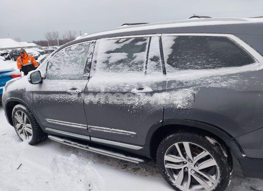 Photo 14 of 2018 Honda Pilot TOURING (VIN 5FNYF6H92JB034550)