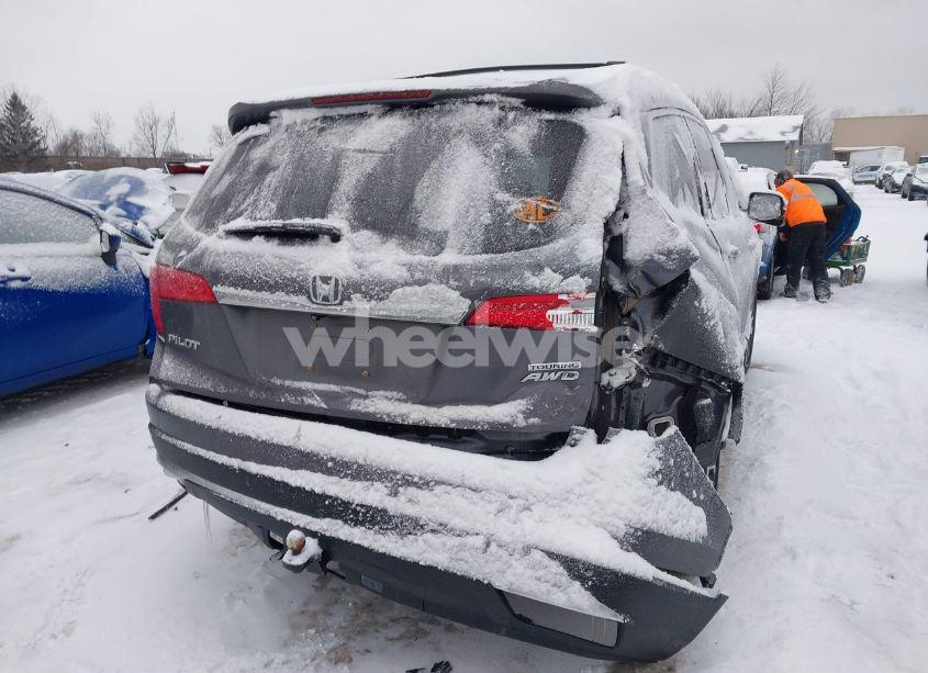 Photo 4 of 2018 Honda Pilot TOURING (VIN 5FNYF6H92JB034550)
