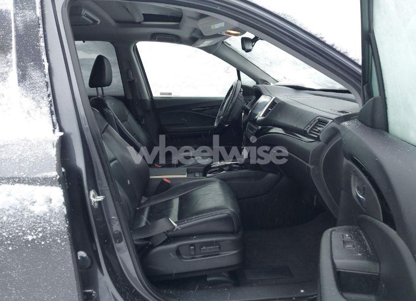 Photo 5 of 2018 Honda Pilot TOURING (VIN 5FNYF6H92JB034550)