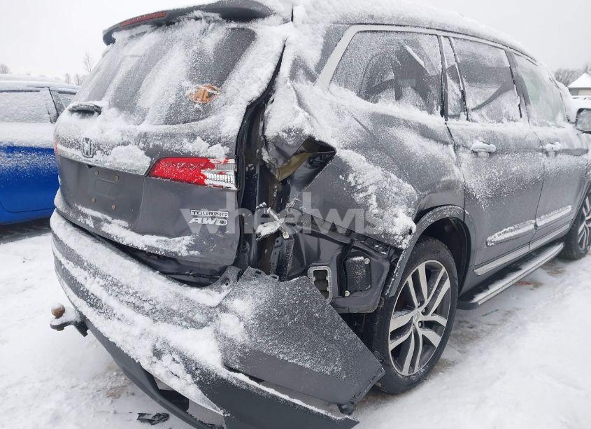 Photo 6 of 2018 Honda Pilot TOURING (VIN 5FNYF6H92JB034550)