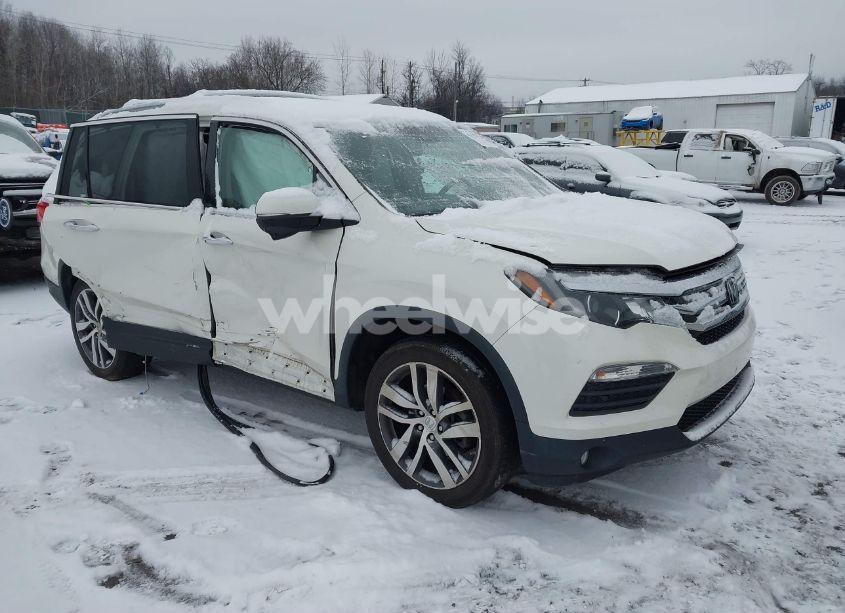 2018 Honda Pilot TOURING (VIN 5FNYF6H92JB053566) main photo