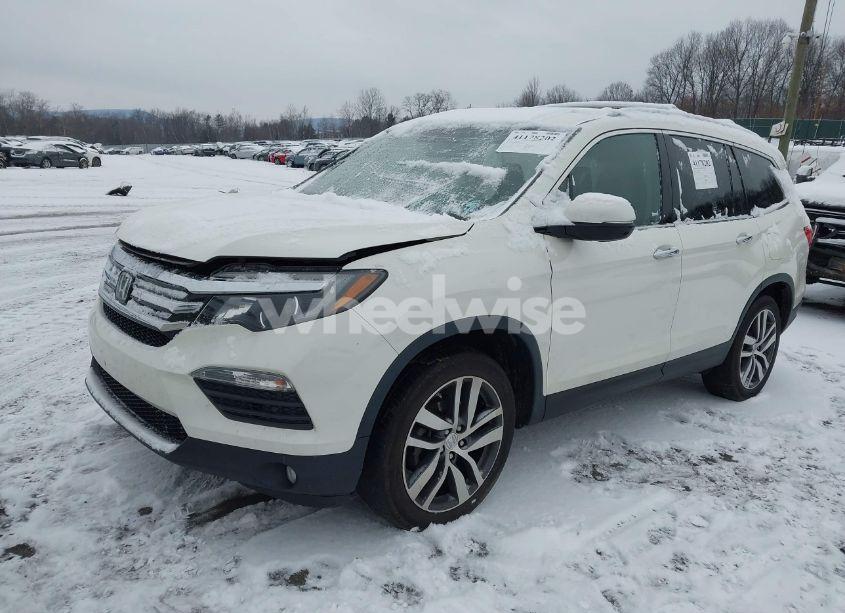 Photo 2 of 2018 Honda Pilot TOURING (VIN 5FNYF6H92JB053566)