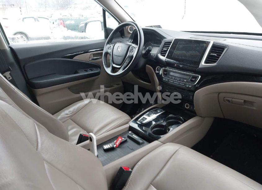 Photo 5 of 2018 Honda Pilot TOURING (VIN 5FNYF6H92JB053566)