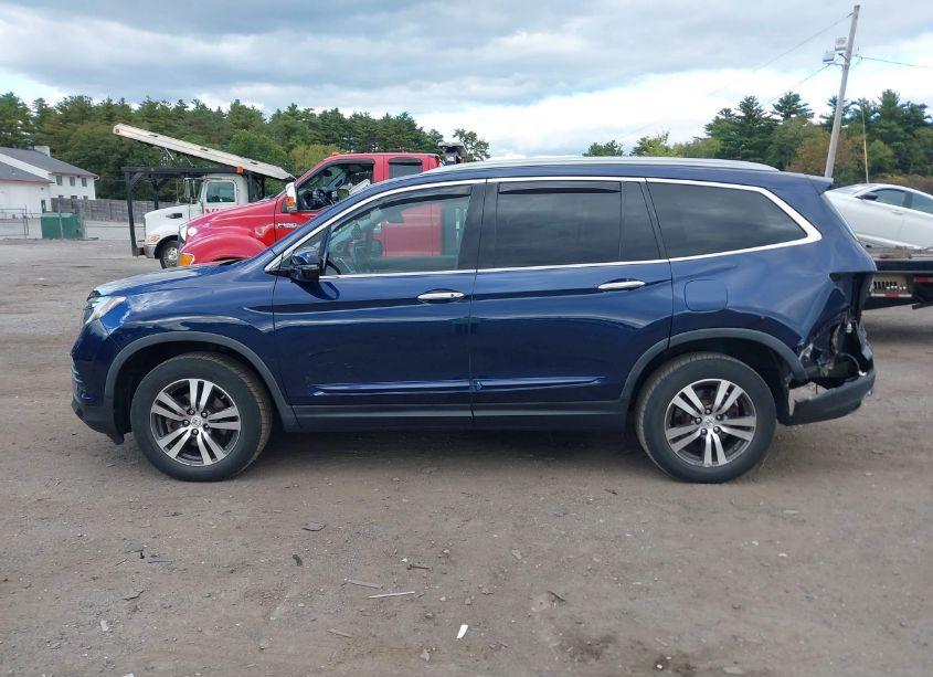 Photo 15 of 2016 Honda Pilot TOURING (VIN 5FNYF6H93GB018124)