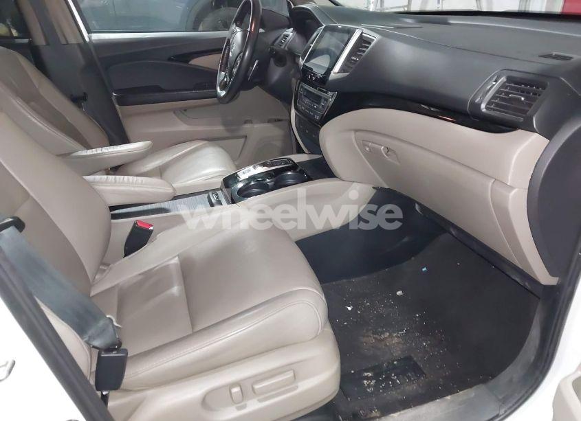 Photo 5 of 2016 Honda Pilot TOURING (VIN 5FNYF6H93GB078601)