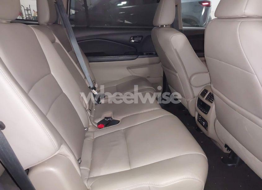 Photo 8 of 2016 Honda Pilot TOURING (VIN 5FNYF6H93GB078601)