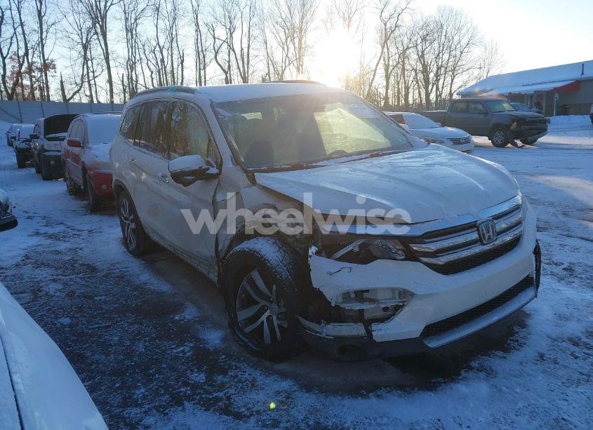 2016 Honda Pilot TOURING (VIN 5FNYF6H93GB113296) main photo