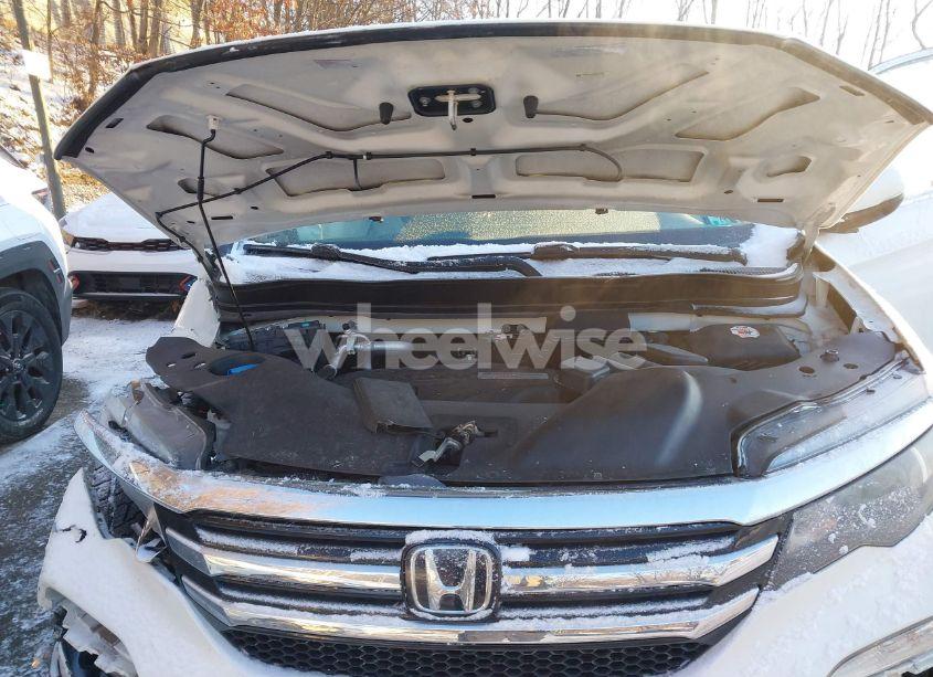 Photo 10 of 2016 Honda Pilot TOURING (VIN 5FNYF6H93GB113296)