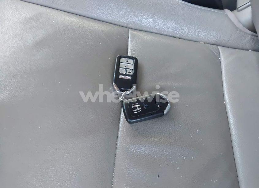 Photo 11 of 2016 Honda Pilot TOURING (VIN 5FNYF6H93GB113296)