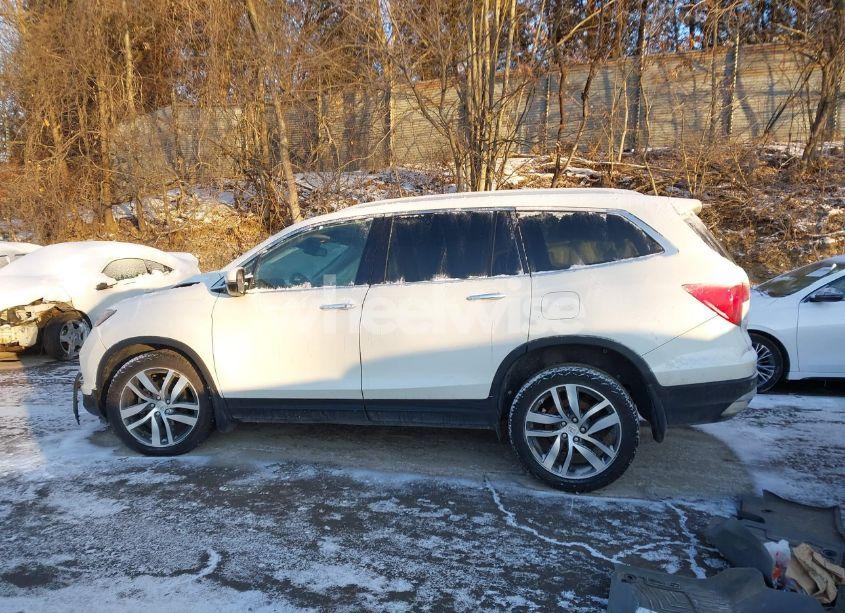 Photo 15 of 2016 Honda Pilot TOURING (VIN 5FNYF6H93GB113296)