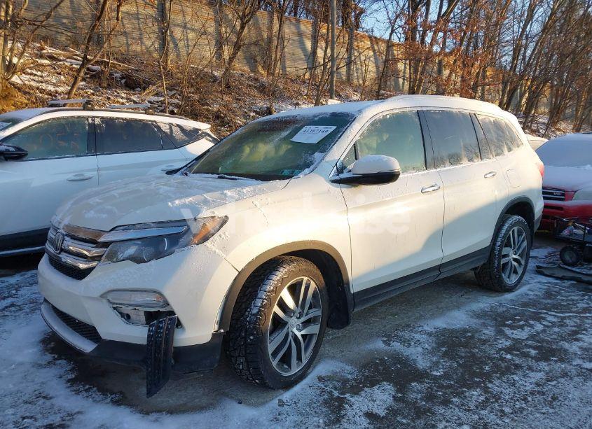 Photo 2 of 2016 Honda Pilot TOURING (VIN 5FNYF6H93GB113296)
