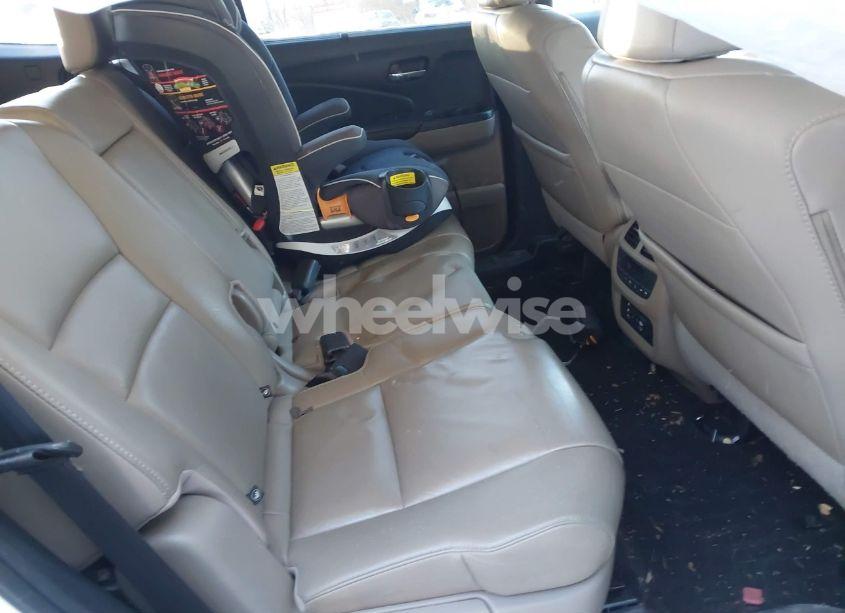 Photo 8 of 2016 Honda Pilot TOURING (VIN 5FNYF6H93GB113296)