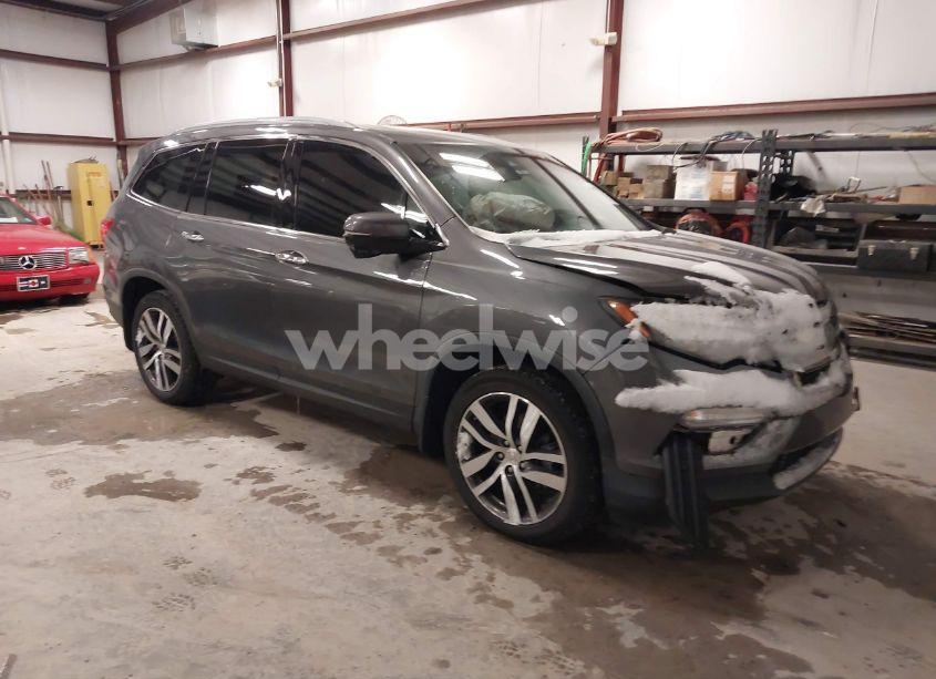 2016 Honda Pilot TOURING (VIN 5FNYF6H93GB124976) main photo