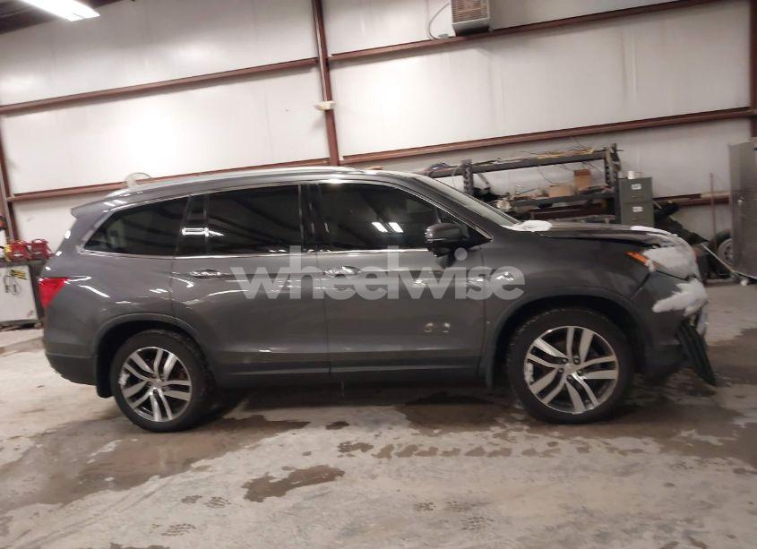 Photo 13 of 2016 Honda Pilot TOURING (VIN 5FNYF6H93GB124976)