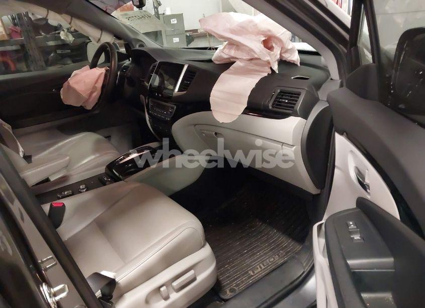 Photo 5 of 2016 Honda Pilot TOURING (VIN 5FNYF6H93GB124976)